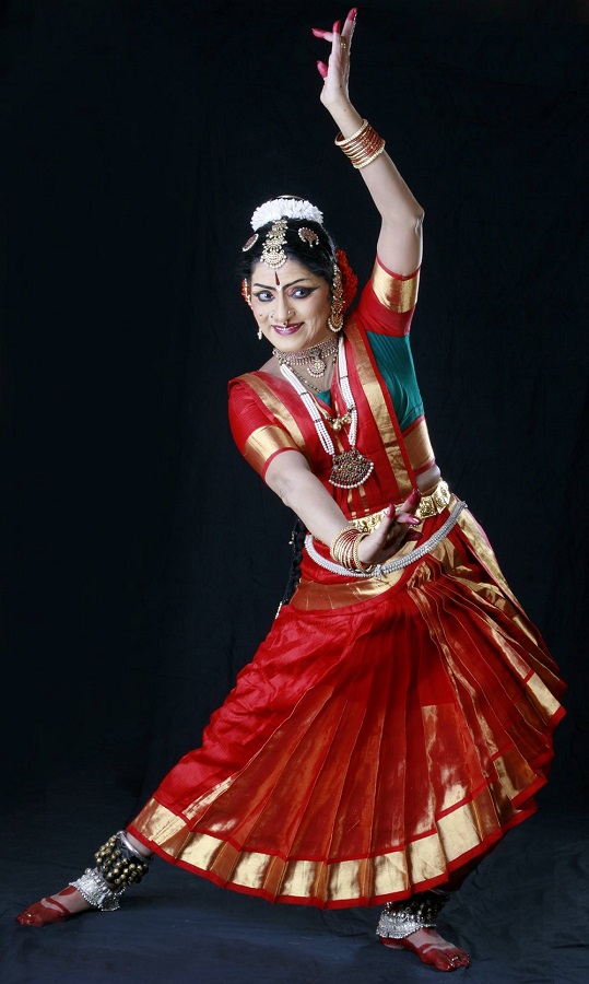 He also conducts dance workshops and regular as well as advanced training  classes in Bharatnatyam under… | Dance poses, Dance photography poses, Bharatanatyam  poses