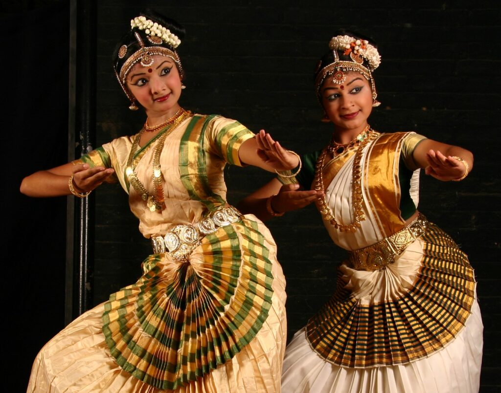 Mohiniyattam